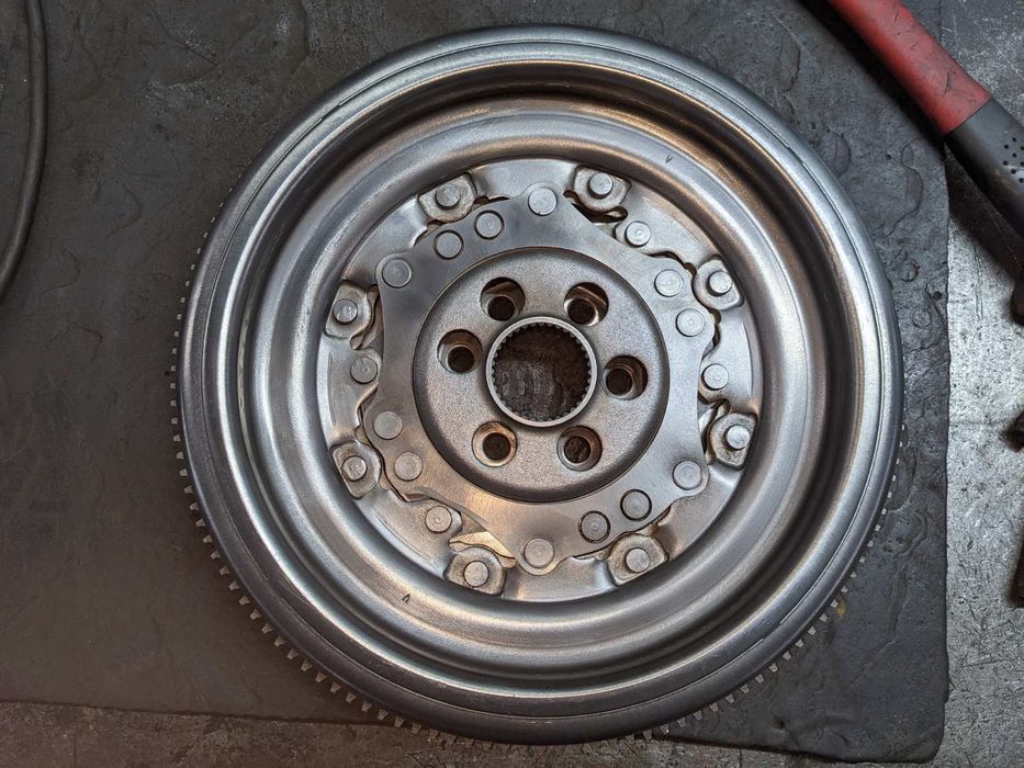 Реставрація маховика ( демпфера) гарантія 6 місяців.