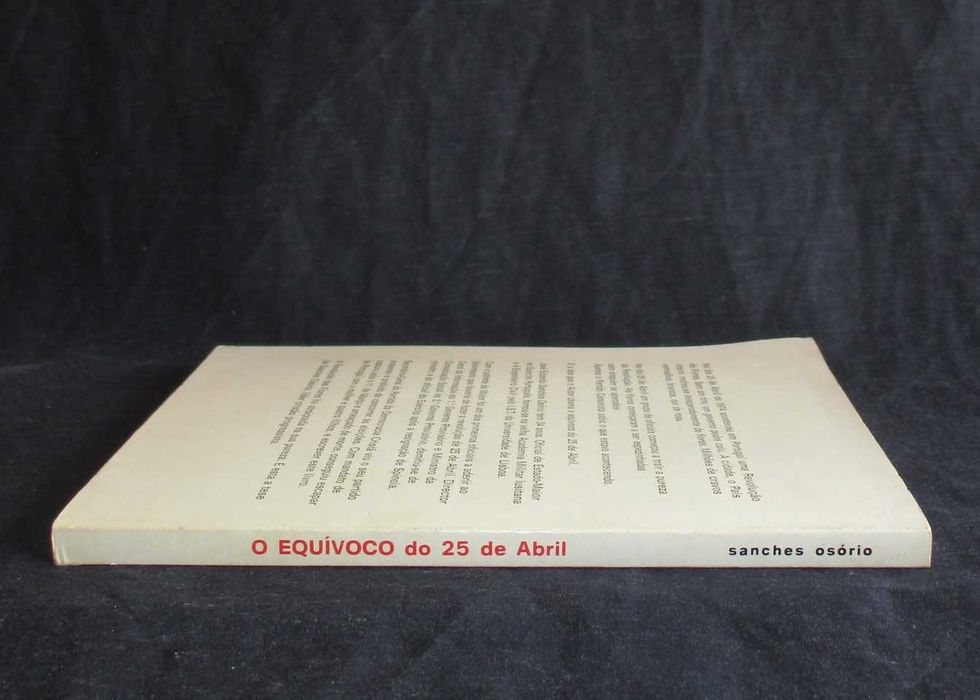 Livro O Equívoco do 25 de Abril Sanches Osório
