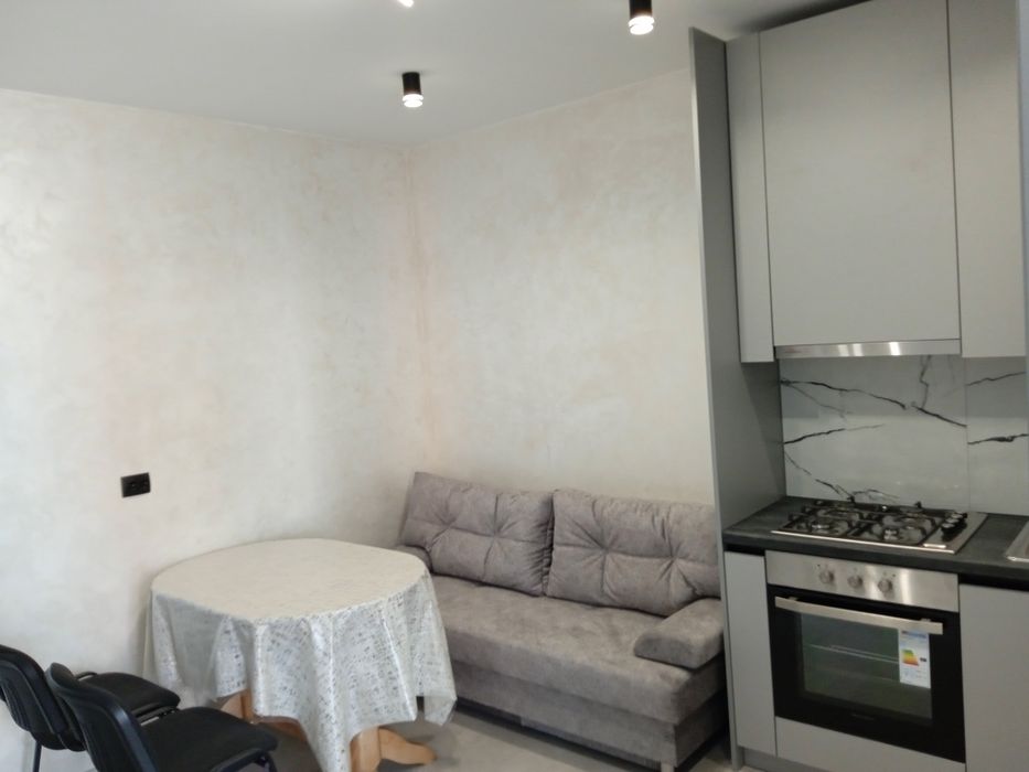 Фарбування малярні роботи монтаж молдинга ,багета ,шпалер.