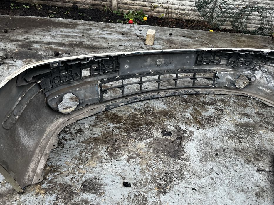 Бампер передній лагуна 2