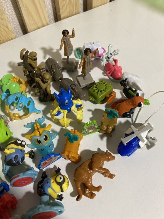 Кіндер фігурки Гаррі Потер, Супергерої, Віллі Вонка, Міньйони і т.д.