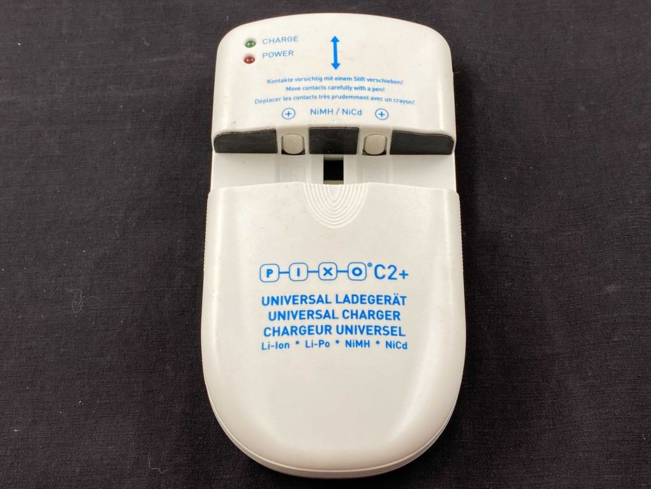 Carregador de pilhas universal