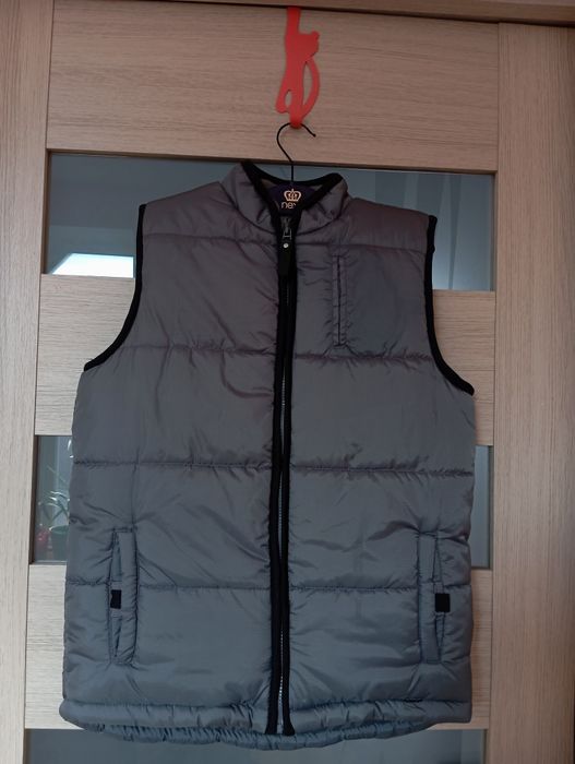 Жилетка. Нова. Розмір 44.