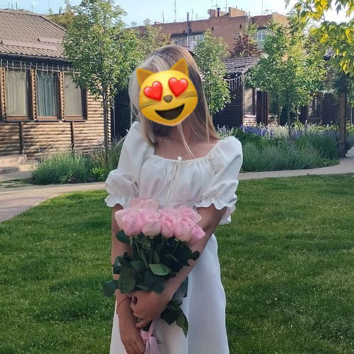 Стильна біла сукня