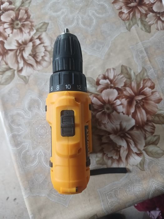 Шуруповерт DeWalt