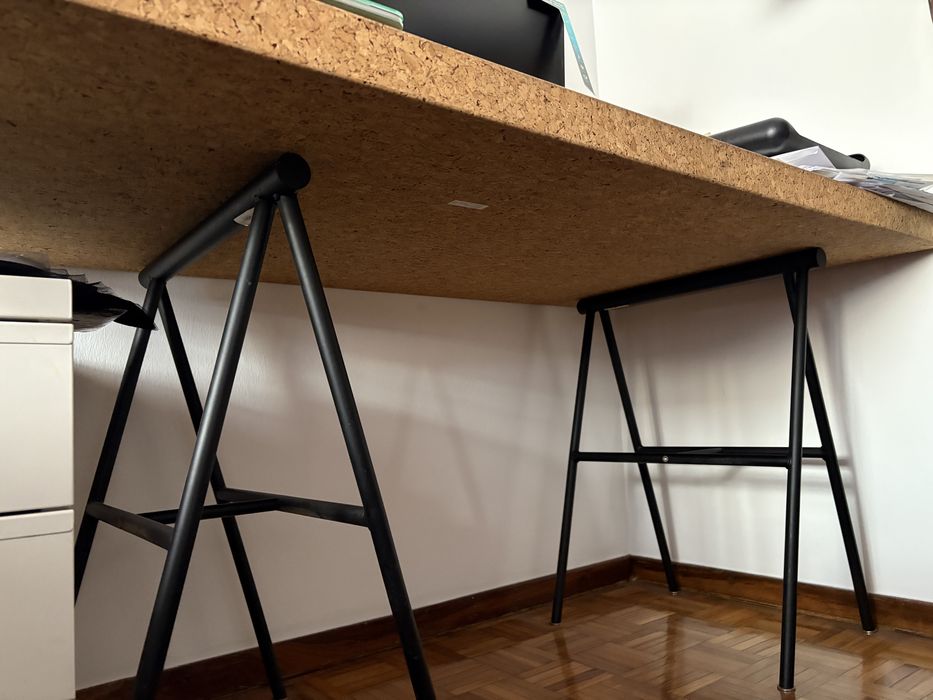 Mesa e Bancos cortiça ikea sinnerlig