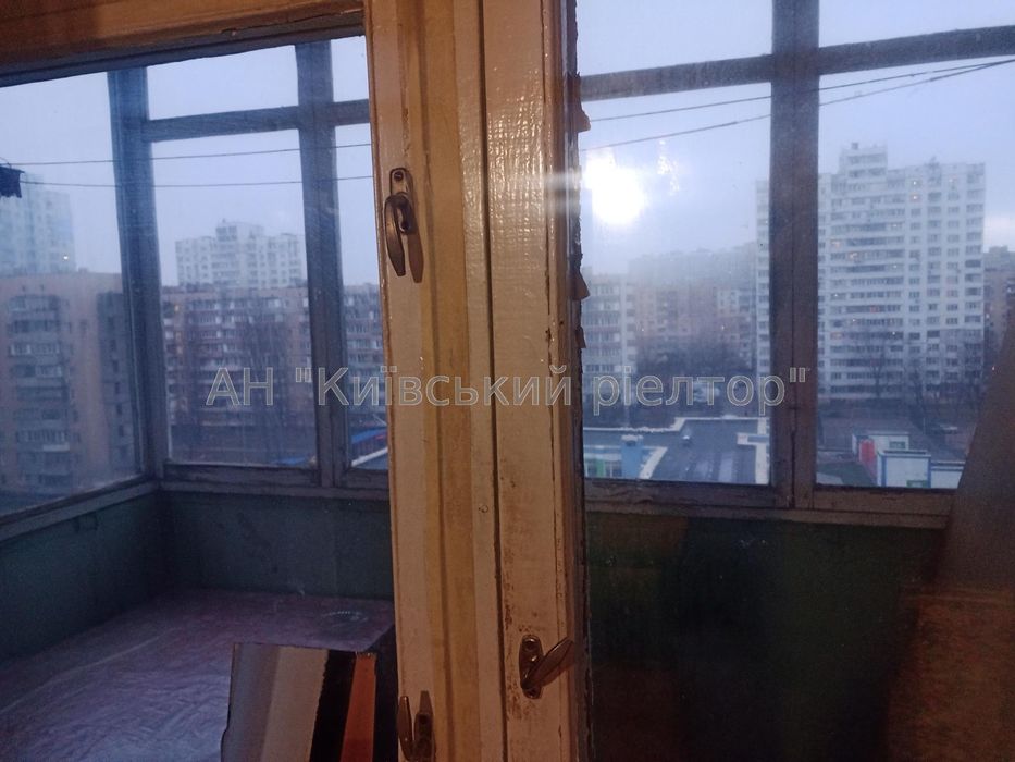 Оренда кімнати в 3 к. квартирі біля м. Вирлиця!