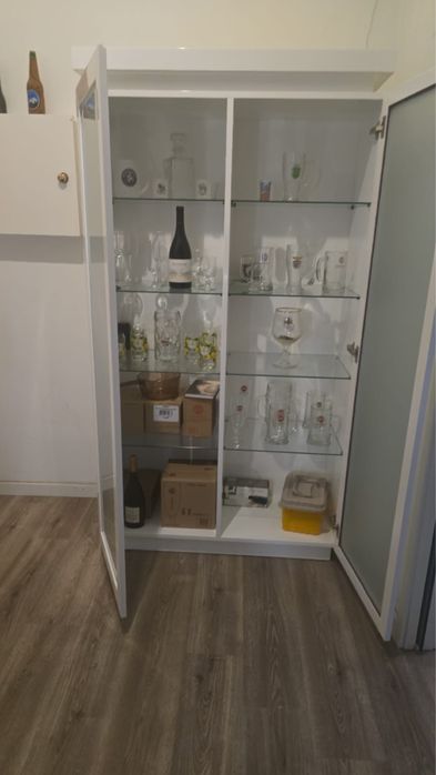 Cristaleira em branco