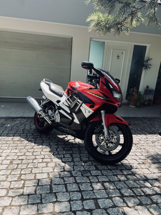 Honda CBR 600 F3 1998 – Tricolor – Completa – Sem documentos