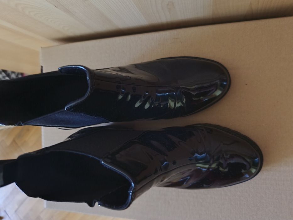 Botki damskie lakierowane rozmiar 40