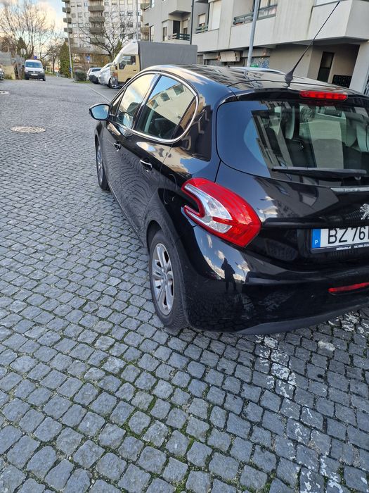 Peugeot 208 1.6 VTi (120cv) – Conforto, estilo e fiabilidade!