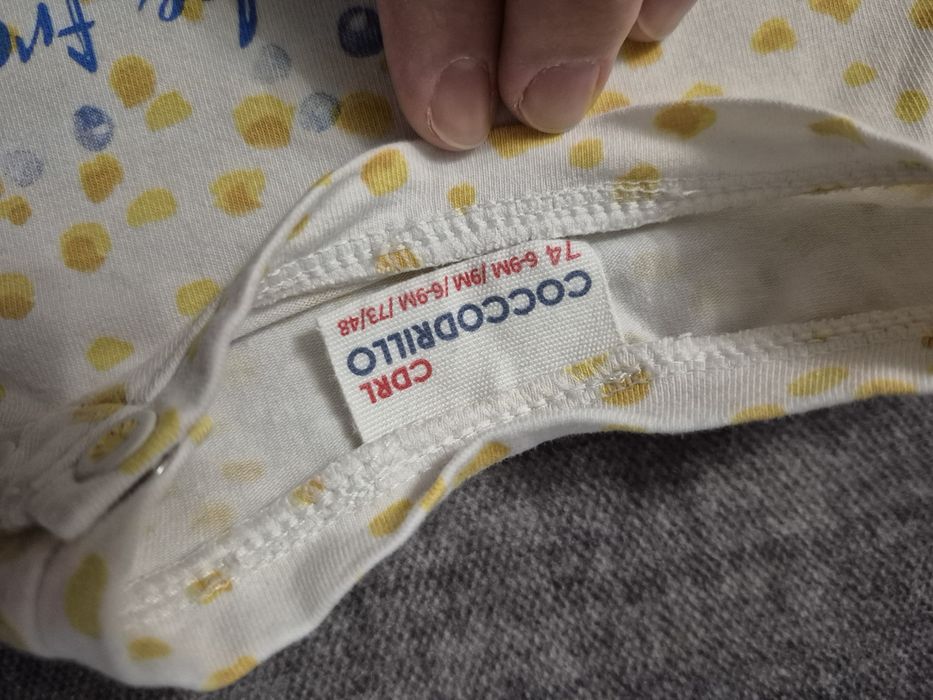 Bluzka biala w żółte kropki z gwiazdka coccodrillo 74