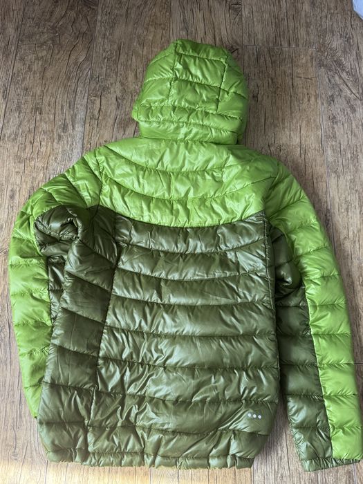 Жіноча куртка пуховик бренду Icepeak