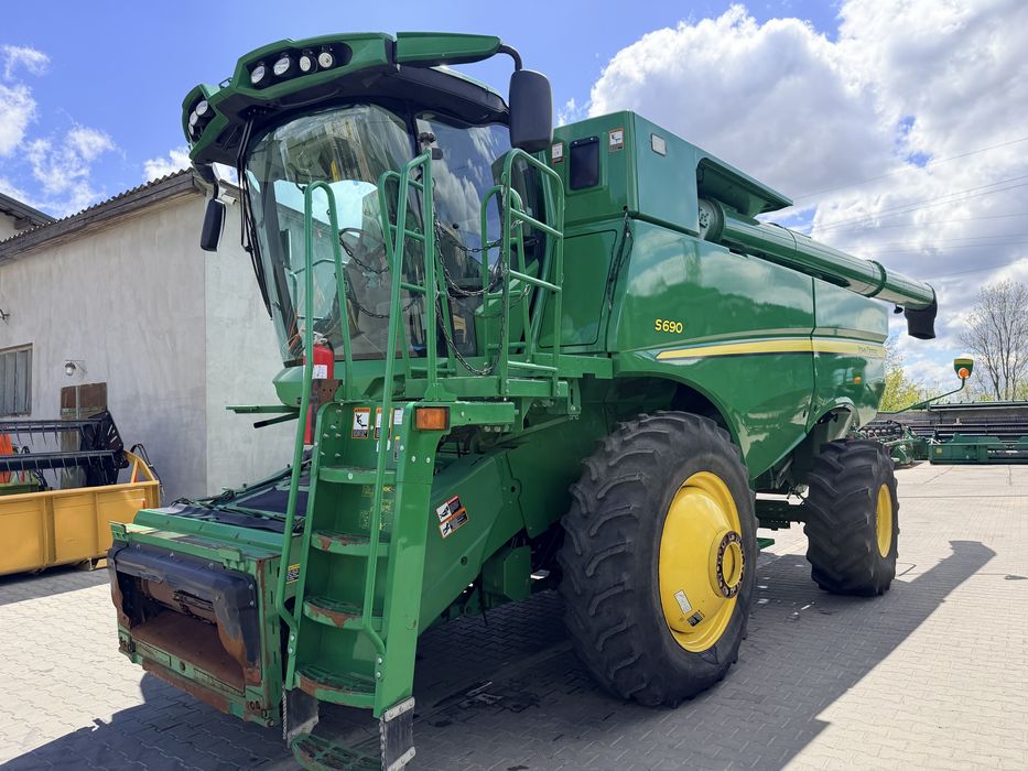 John Deere s690 , комбайн