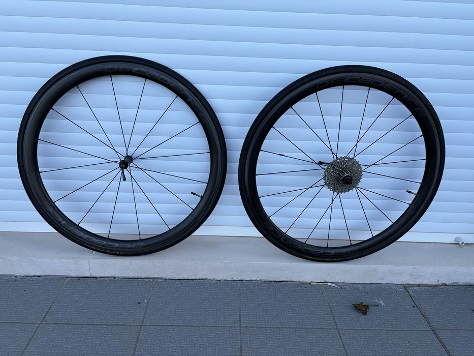 Rodas Carbono Premium CADEN deCADENce (Travão Pinça) c/ Pneus e Cassete