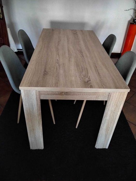 Mesa de Jantar com cadeiras