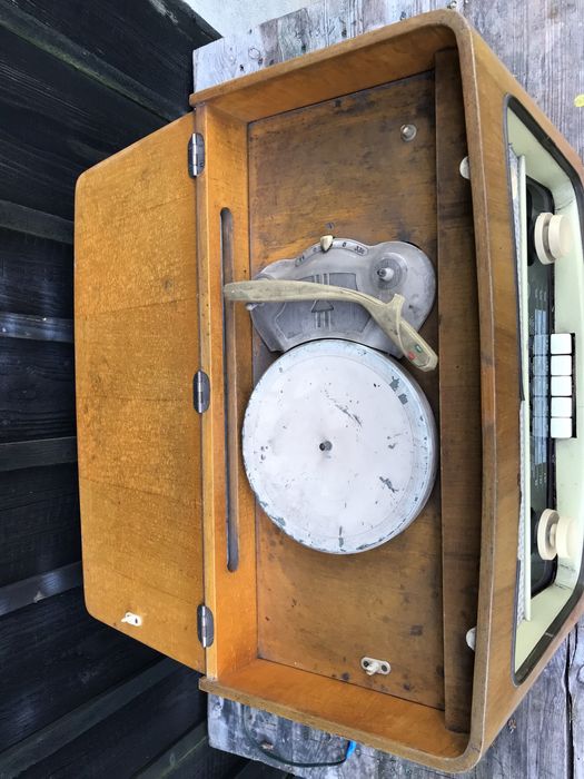 Stare radio z gramofonem Diora