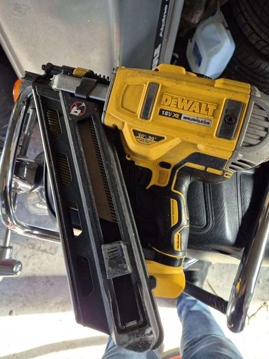 Gwozdziarka dewalt dcn 692