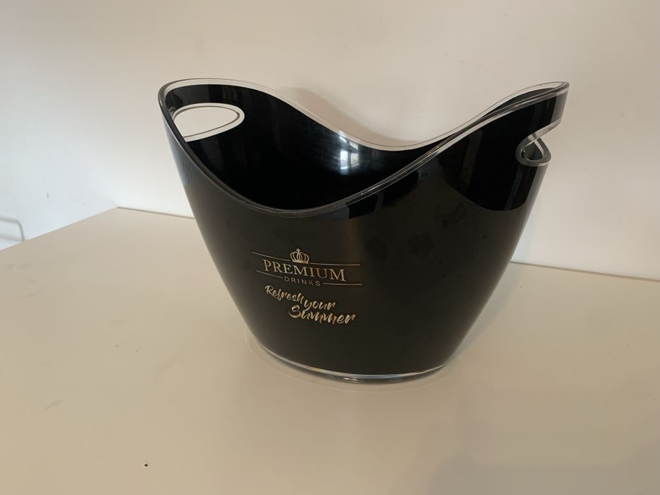 Balde de Gelo e garrafas