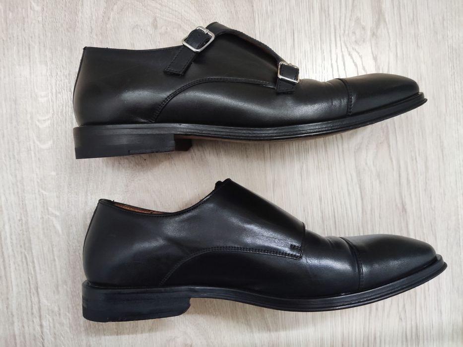 Sapatos Pedro del Hierro, em pele de 2 fivelas