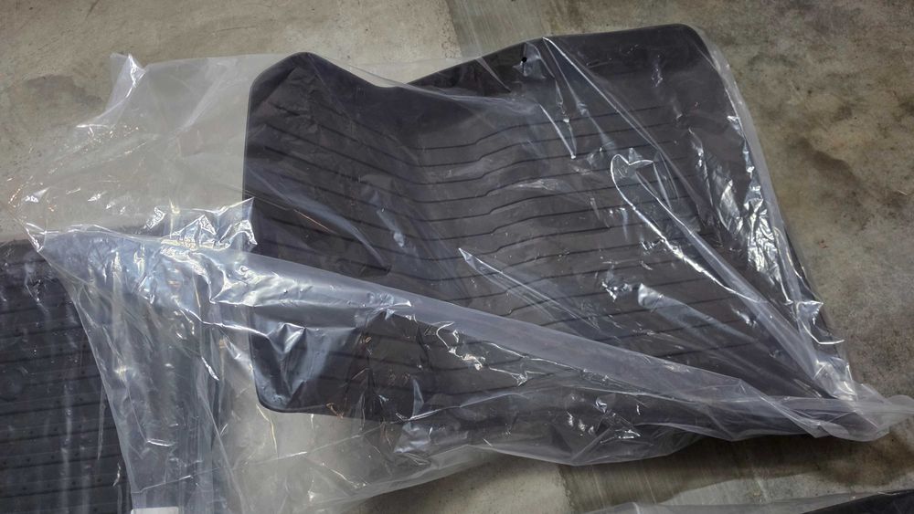 Vendo conjunto de tapetes para tesla Model 3 (2024) - Usado