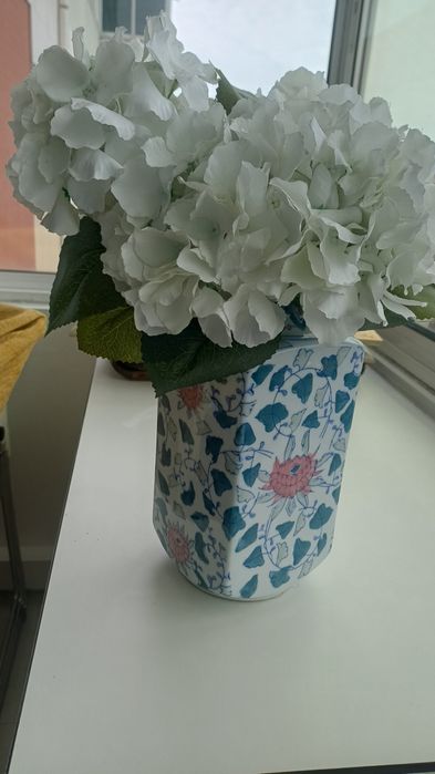 Jarra com motivos florais