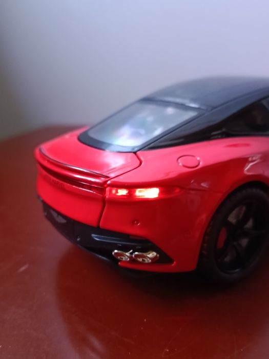 Модель Aston Martin DBS Superleggera 1/24