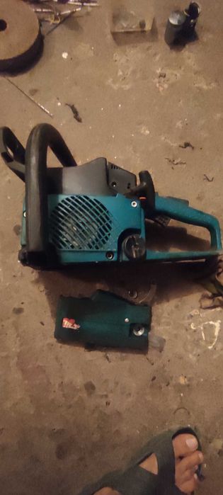Продам бензопилу макіта Makita DCS-400