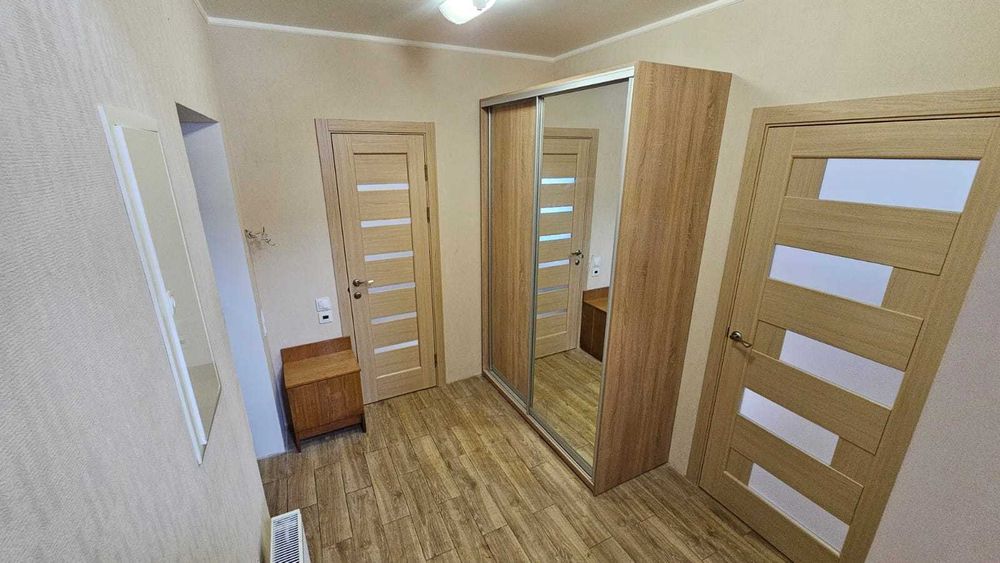 Продам сучасний будинок біля Києва в 10хв від метро Бориспільська. Газ