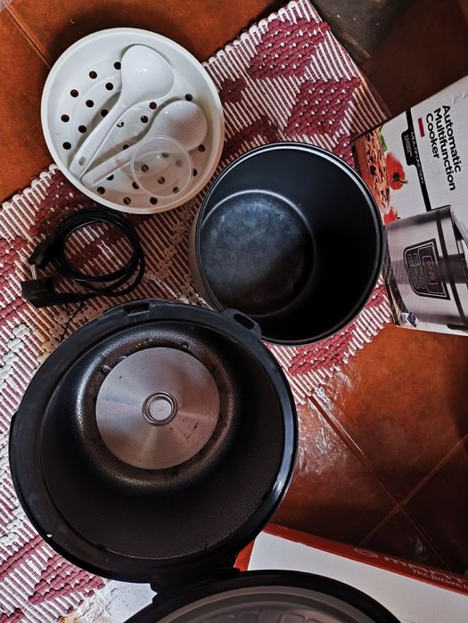 Panela elétrica Sogo usada