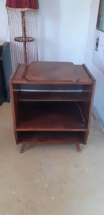 столи різних розмірів