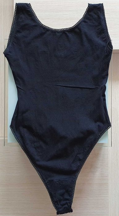 Body czarne bez rękawów M