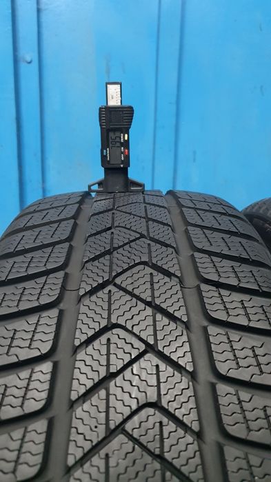 4 x 235/40 R19 Sprzedam opony zimowe Pirelli ! 8mm !