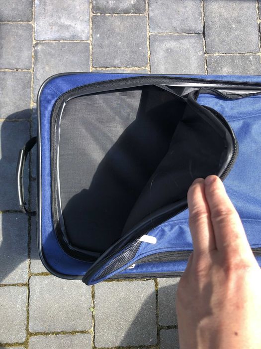 Ciemnoniebieska walizka / torba podróżna na kółkach. Embark.