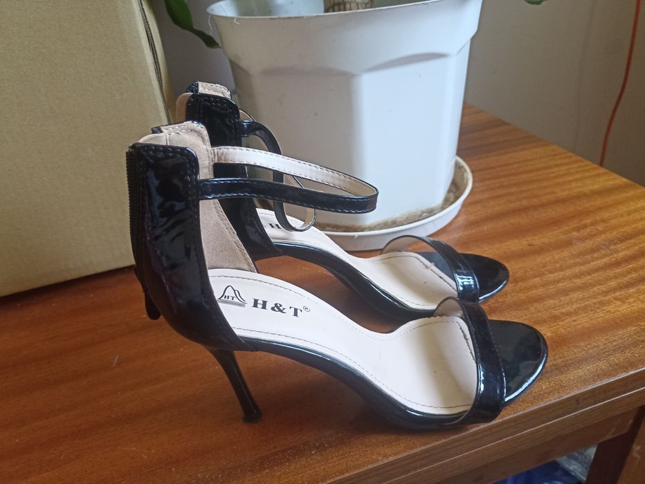 Buty na obcasie rozm.38