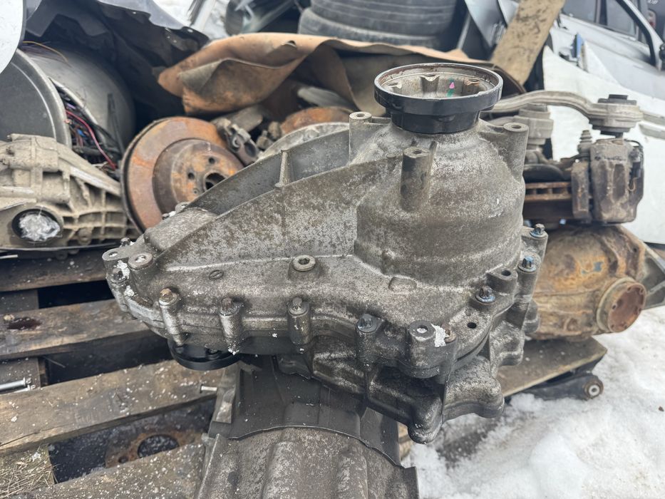 Продам роздатку Мерседес мл 164 оригинал 3.0д