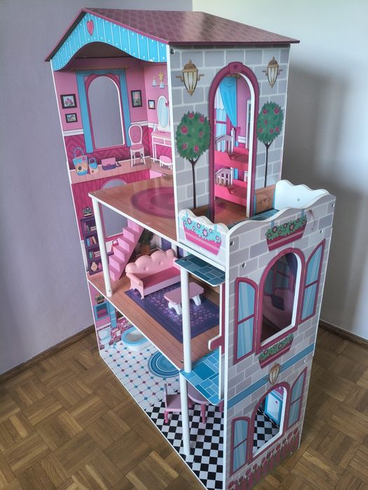 Domek dla lalek Barbie z windą