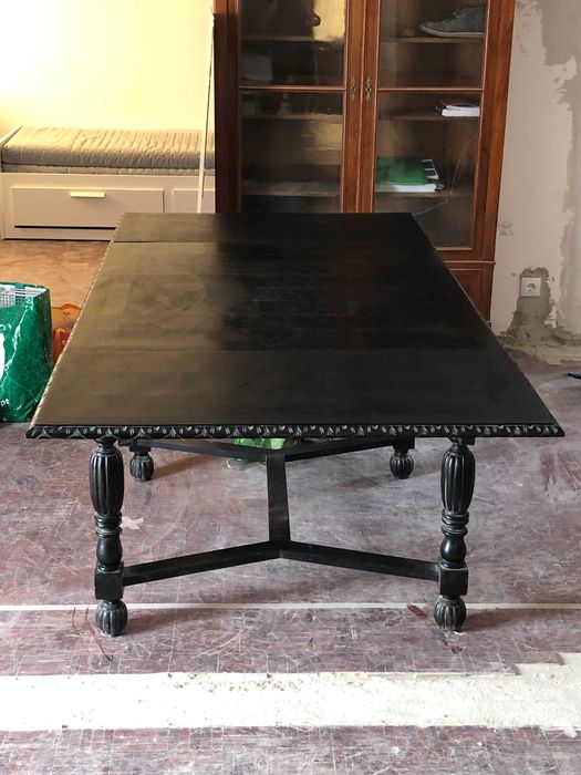 Antique-Style Game of Thrones Table and Chairs64553054749187121