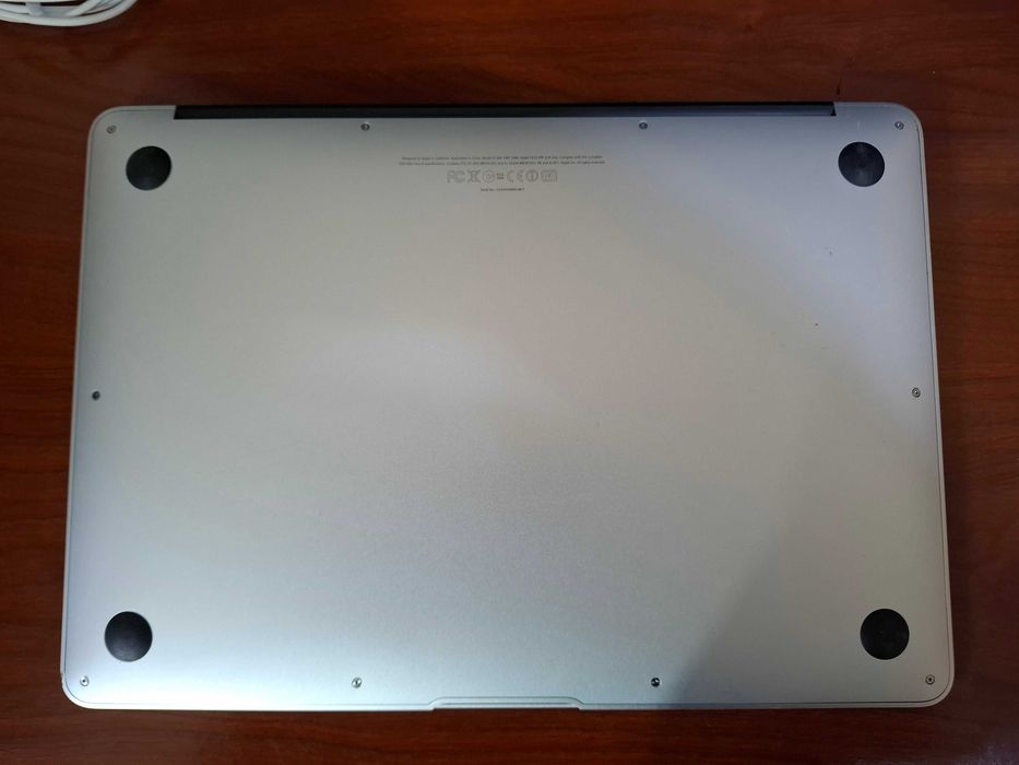 MacBook Air 13" (Dual Boot: macOS + Win 11) | i5 | 4GB RAM + Extras