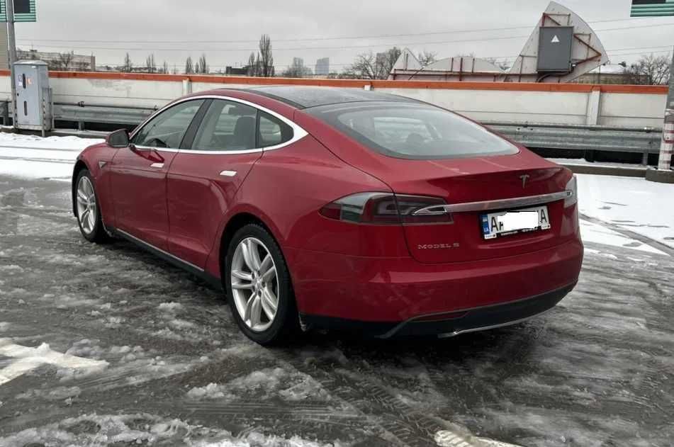 Авторазборка Tesla Model S оригинальные запчасти б/у детали электромобиль