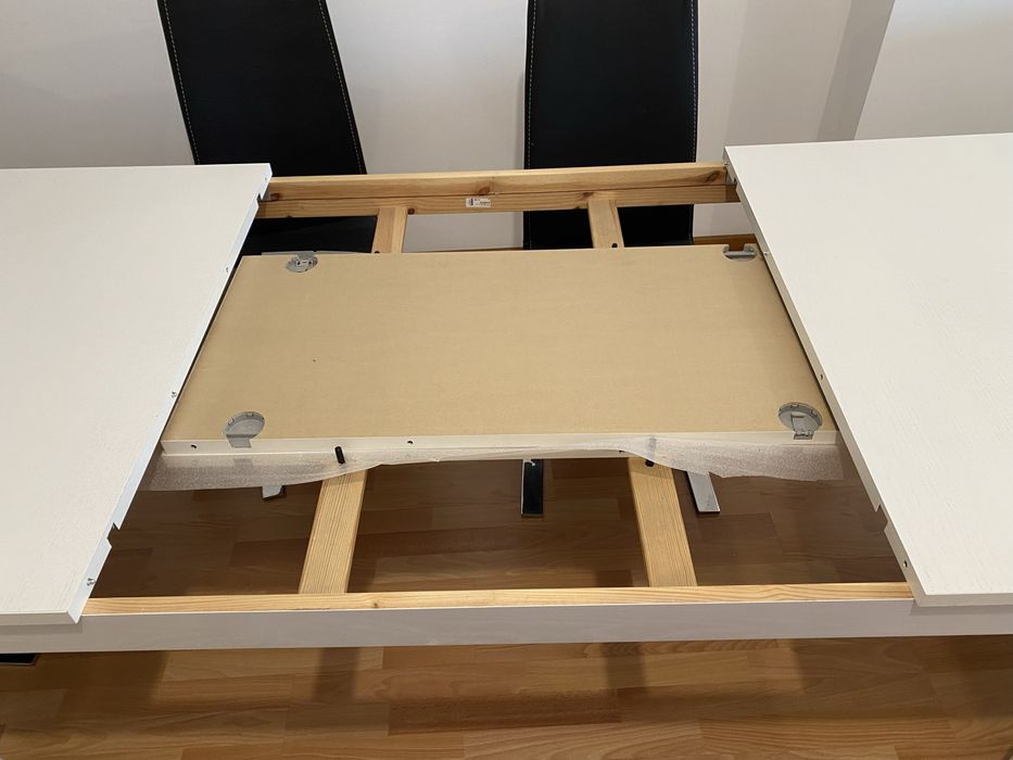 Mesa de jantar e 6 cadeiras