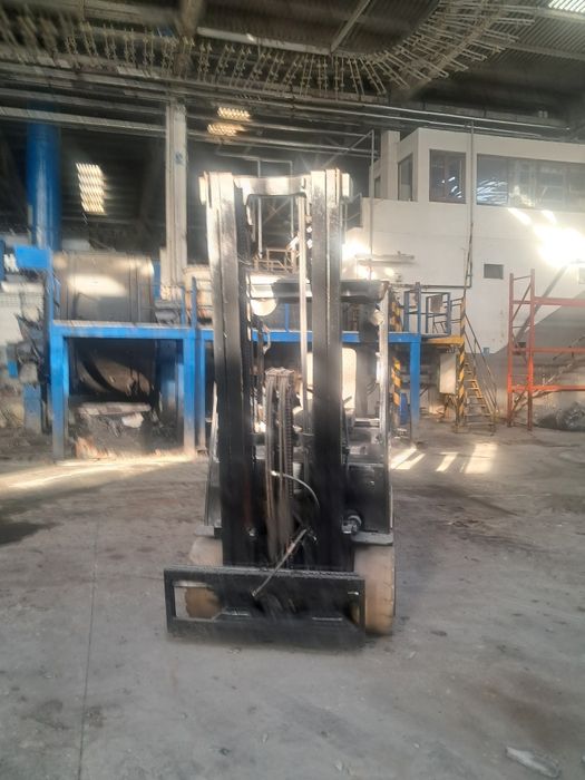 Empilhador doosan 2.5t