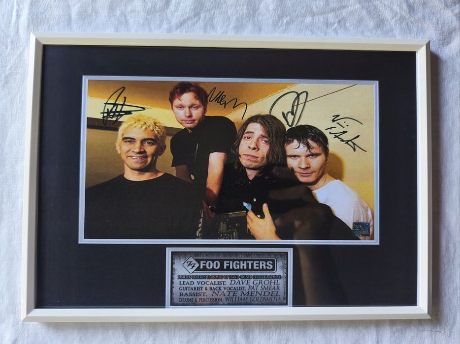 Moldura Band Foo Fighters com Autógrafos (A4)