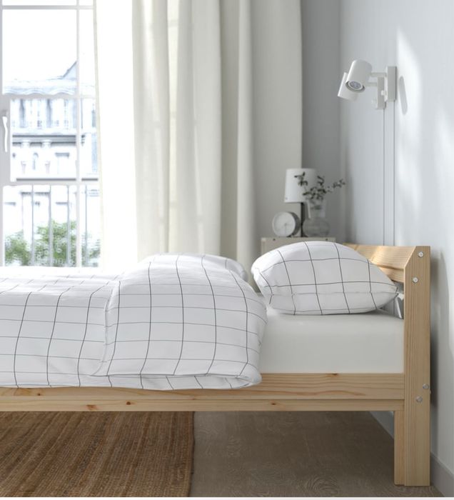Cama de casal madeira da Ikea usada como nova