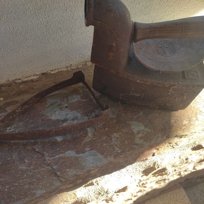 Ferro de engomar antigo447111658870548481
