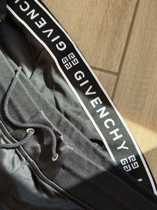 Костюм Givenchy