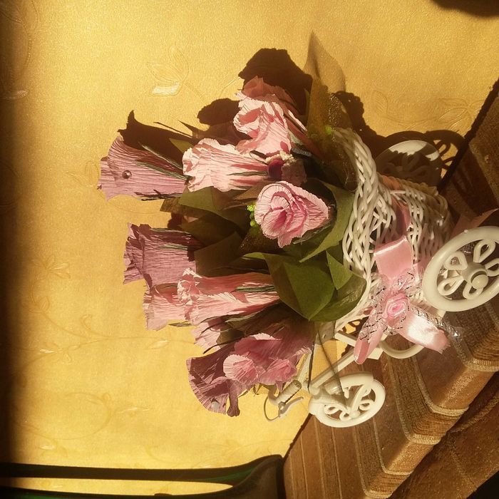 "Букет розочек в велосипеде". Ручная работа. Цветы из гофр.бумаги.