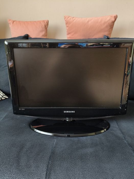 Telewizor LCD SAMSUNG 23 cale płaski