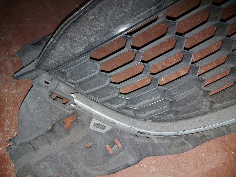 решітка радіатора mazda CX5, 2013року