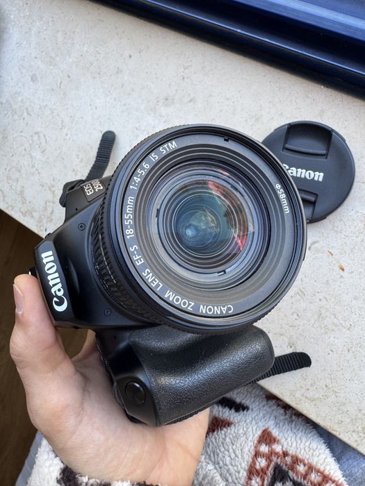 Máquina Fotográfica Canon 250D (como nova)